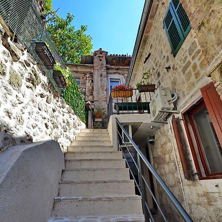 Apartments Historic Stone House Kotor Room photo