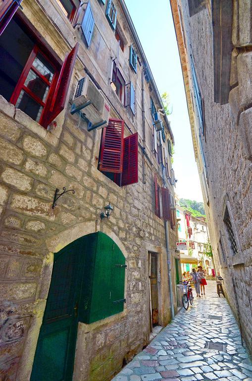 Apartments Historic Stone House Kotor Room photo