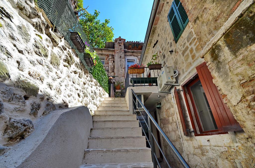 Apartments Historic Stone House Kotor Room photo